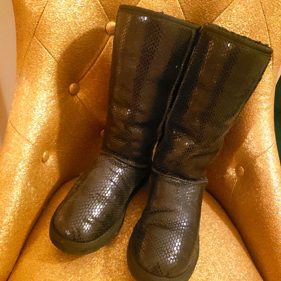 Ugg Boots - Picture 2 of 7